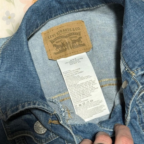 Levi’s Kids Denim Trucker Jacket – Medium (M/10-12) – Classic Blue Wash - Picture 5 of 5
